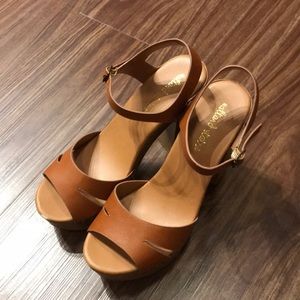 Cute Altard State Platform Heels sz 7 - comfy!